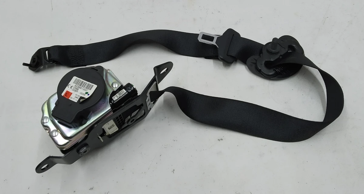 Ремень безопасности 2-го ряда сидений левый в сборе BMW I3 72117304151