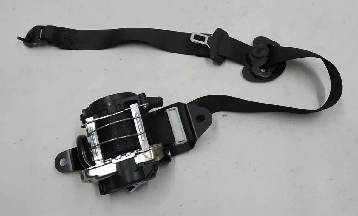 Ремень безопасности 2-го ряда сидений левый в сборе BMW I3 72117304151