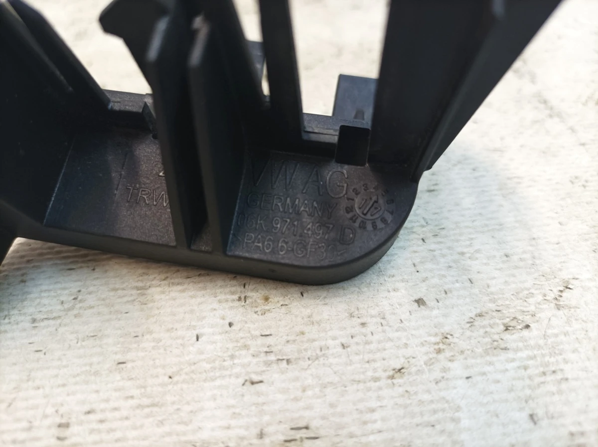 Mounting connectors for wiring injectors Audi Q7 06K971497D