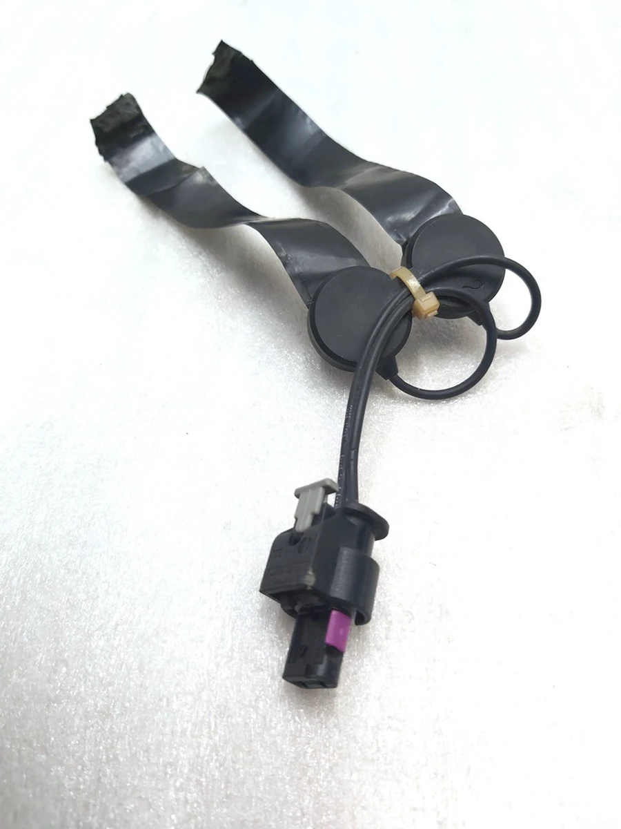 Роз'єм електропроводки підігріву лобового скла зі шлейфом Tesla model Y 1-1718643-1