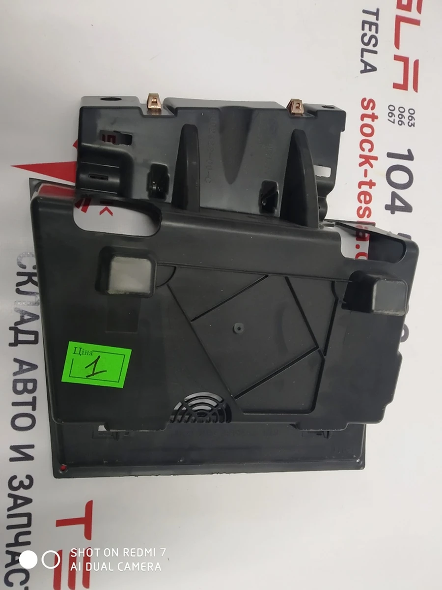 34 Кронштейн опорний монітора основного монітора Tesla model S, model S REST 1002273-00-C