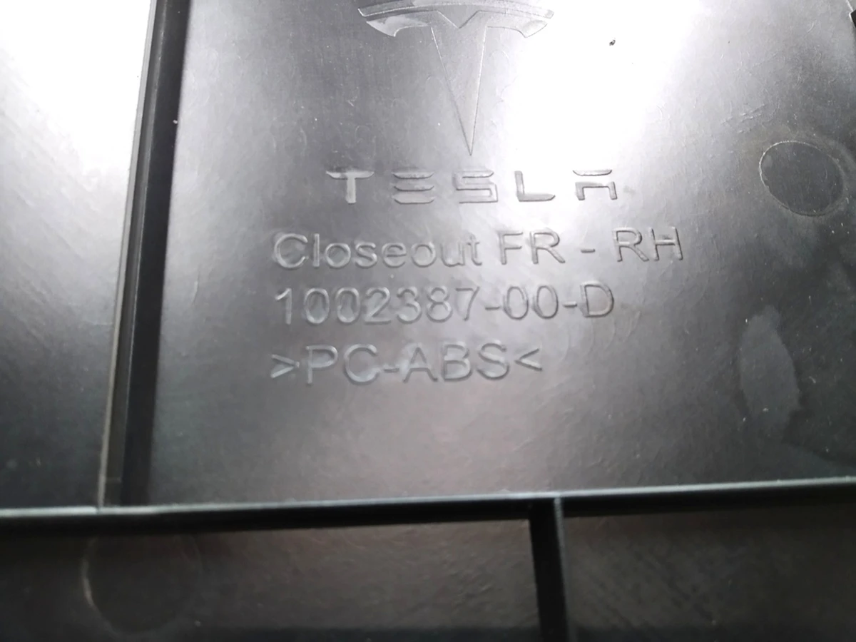 Облицювання центральної консолі права передня Tesla model S, model S REST 1008244-98-I