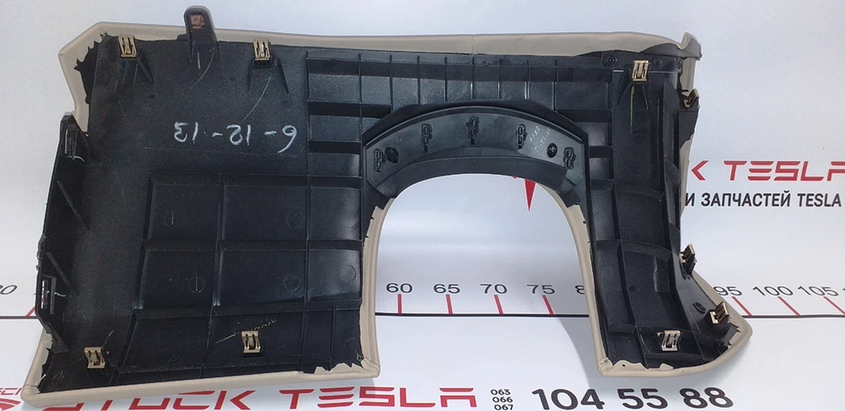 26 Накладка декоративная под руль левая TAN PVC (КОЖА БЕЖ) Tesla model X S REST 1002405-16-H