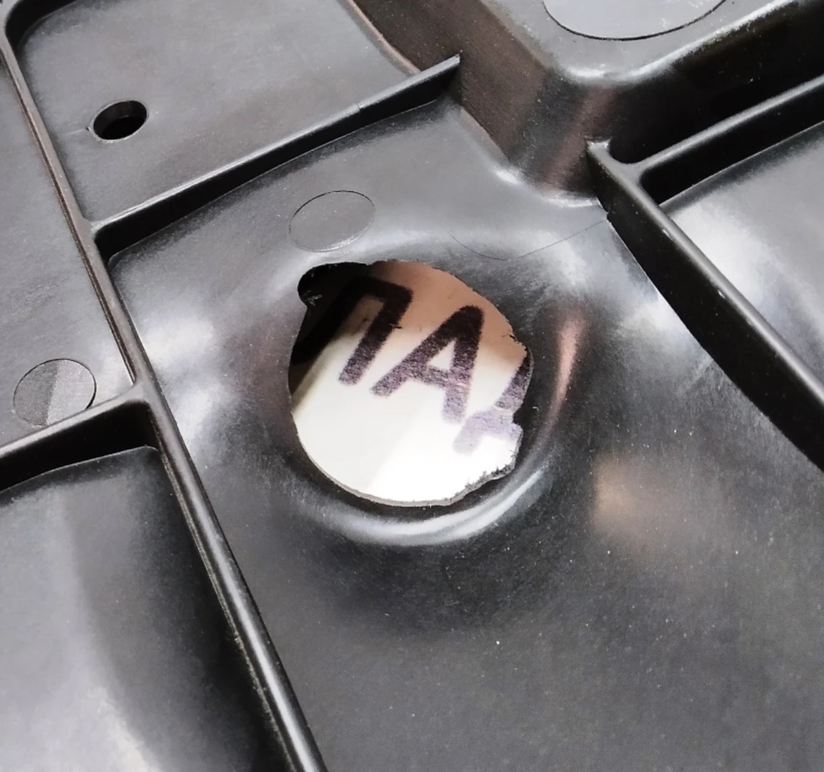 1 Front left inner door trim (plastic) (damaged) Tesla model S, model S REST 1037847-00-D