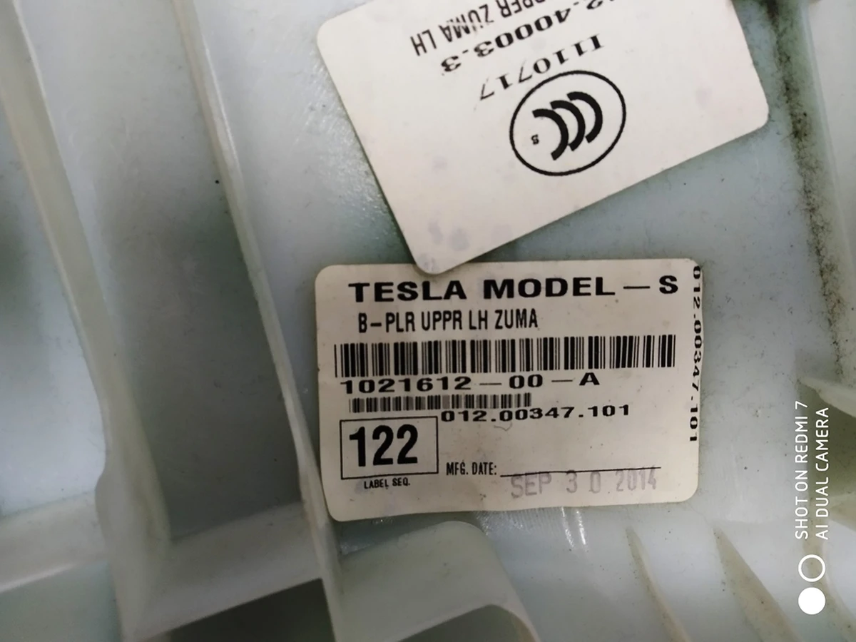 15 B-pillar trim upper left white alcantara Tesla model S 1002505-S0-A