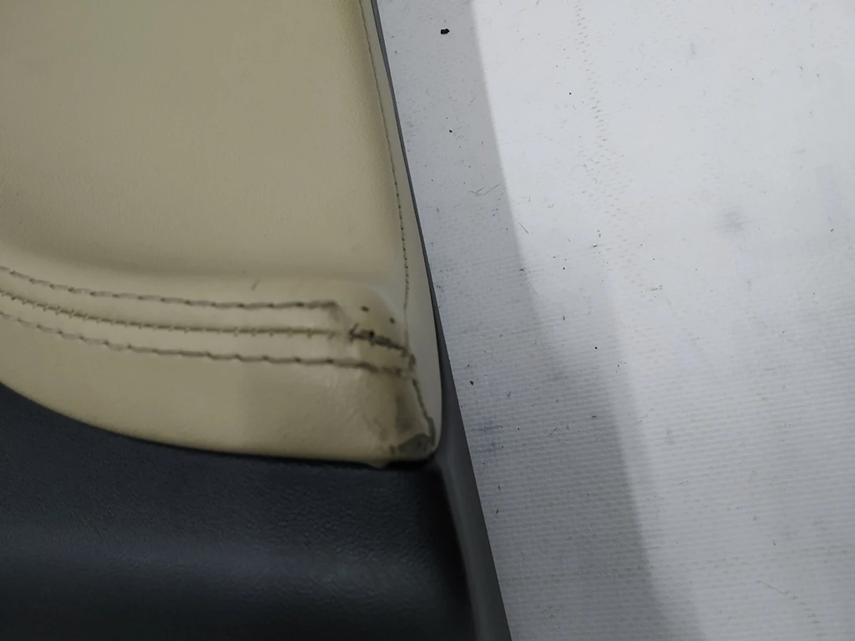 14 Облицювання стійки B нижня ліва PVC TAN з пошкодженням Tesla model S 1024631-10-C