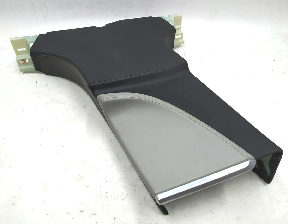 14 Облицовка стойки B нижняя левая PVC GREY с повреждением Tesla model S 1024631-09-C