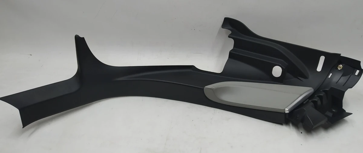 17 Облицювання стійки C нижня ліва LTHR GREY (відламана одна з кріплень) Tesla model S 1051768-05-C