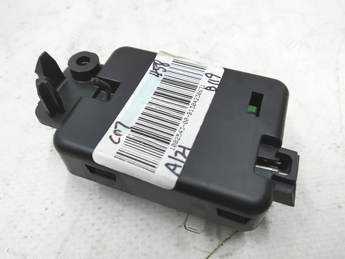 Фонарь подсветки салона передний левый Tesla model S, model S REST 1002543-00-C