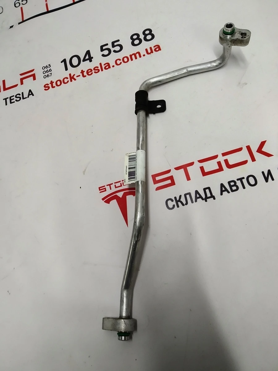 Трубка охолодження ротора мотора зовнішня Tesla model S 1025276-00-Q