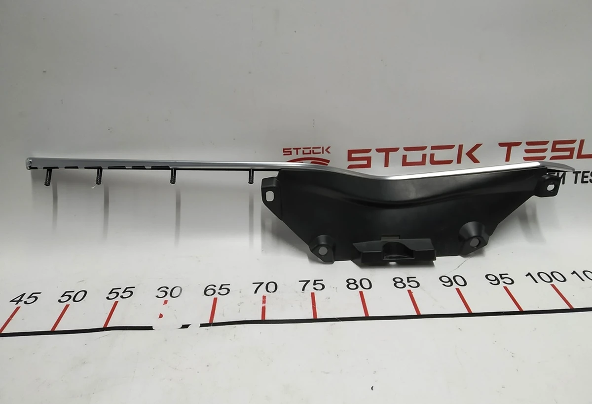 5 Молдинг алюминиевый карты двери задней правой Tesla model S, model S REST 1051390-00-A