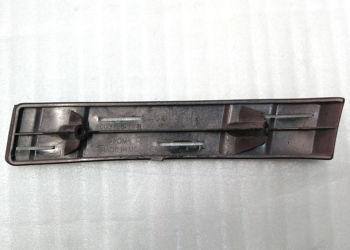 Кронштейн фари противотуманной правої Tesla model S 1003126-00-F