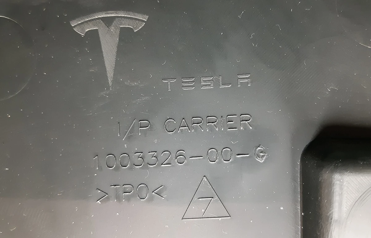 11 Tesla model S plastic dashboard frame 1035572-00-D