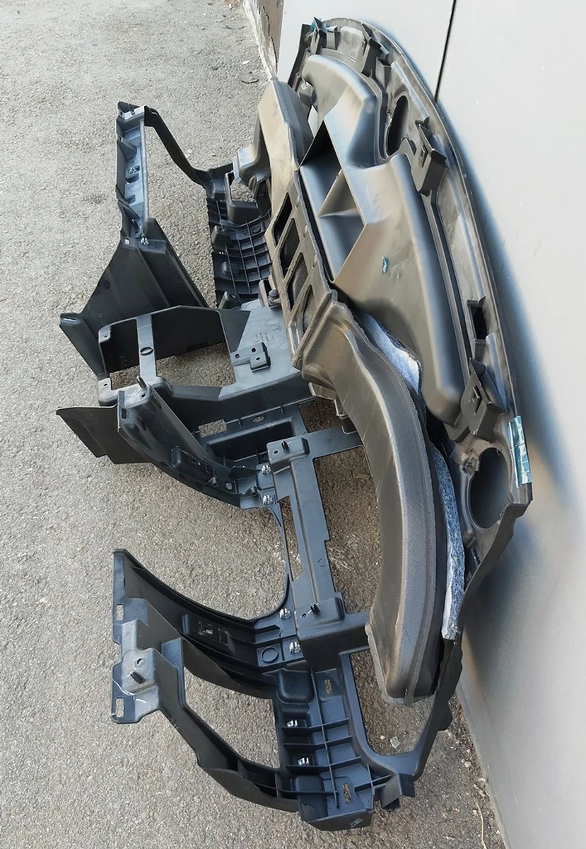 10 PLASTICS SUB ASY - IP CARRIER MS LHD Tesla model S 1011184-00-I