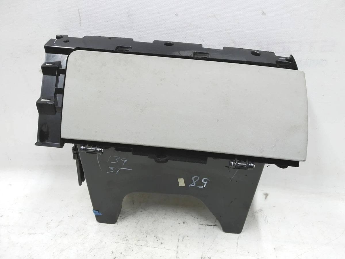 24 Бардачок (перчаточный ящик) PUR FOG с повреждением Tesla model S 1003327-00-E