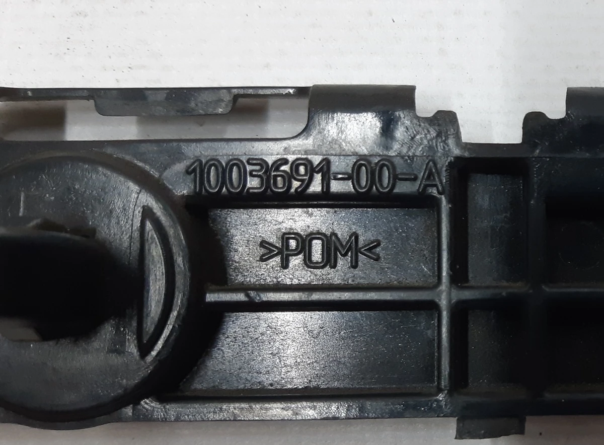 8 Направляющая накладки порога левая/правая задняя Tesla model S, model S REST 1003691-00-B