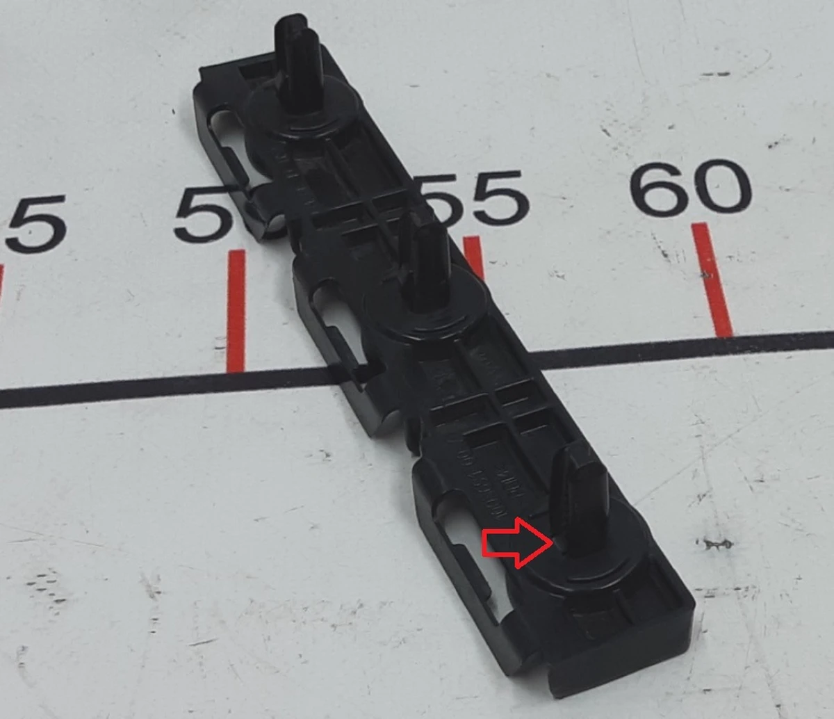 8 Направляющая накладки порога левая/правая задняя с повреждением Tesla model S, model S REST 1003691-00-B