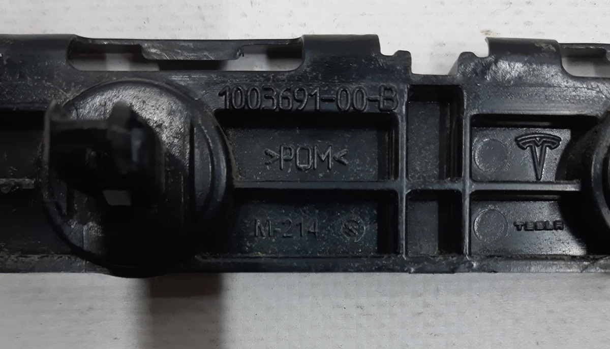 8 Door sill guide left/right rear damaged Tesla model S, model S REST 1003691-00-B