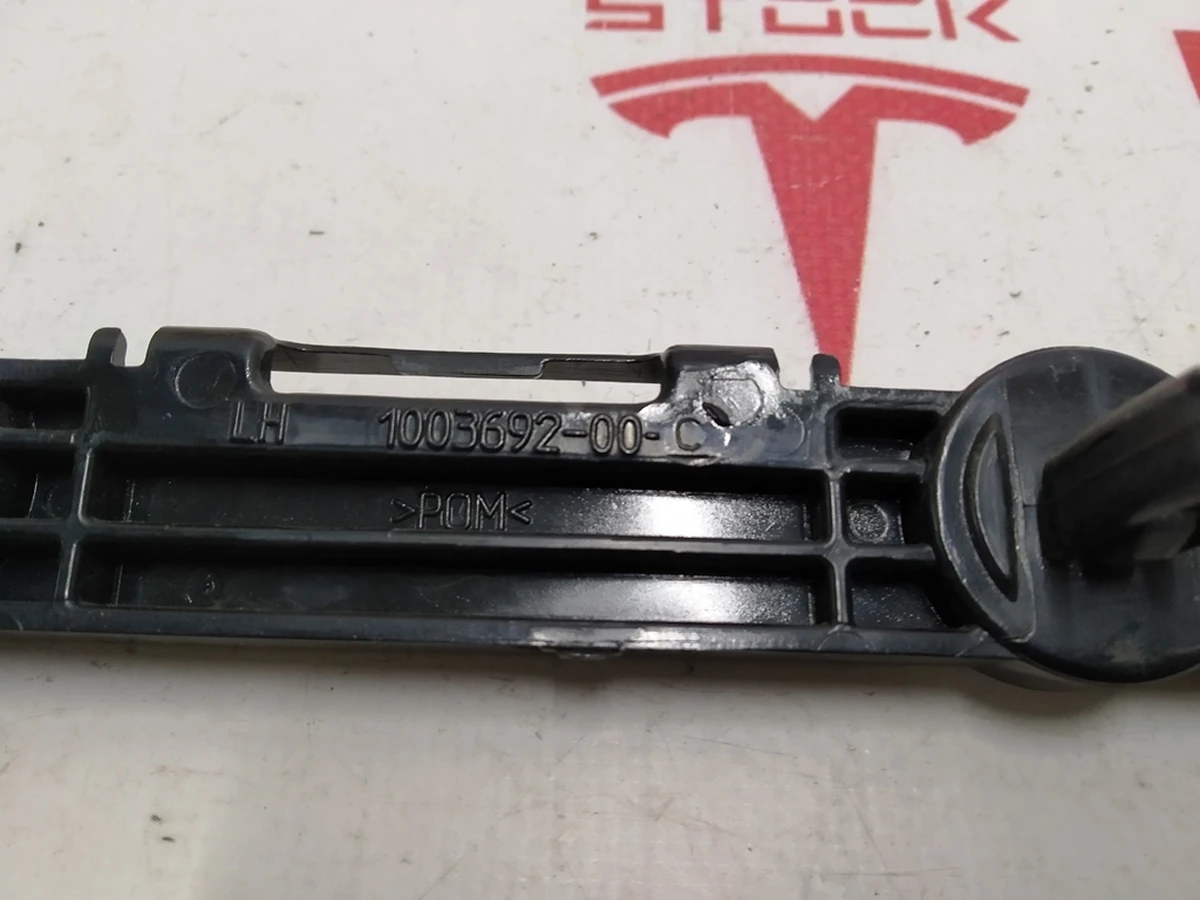 7 Molding Sill (Rocker) Bracket LH front Tesla model S, model S REST 1003692-00-C