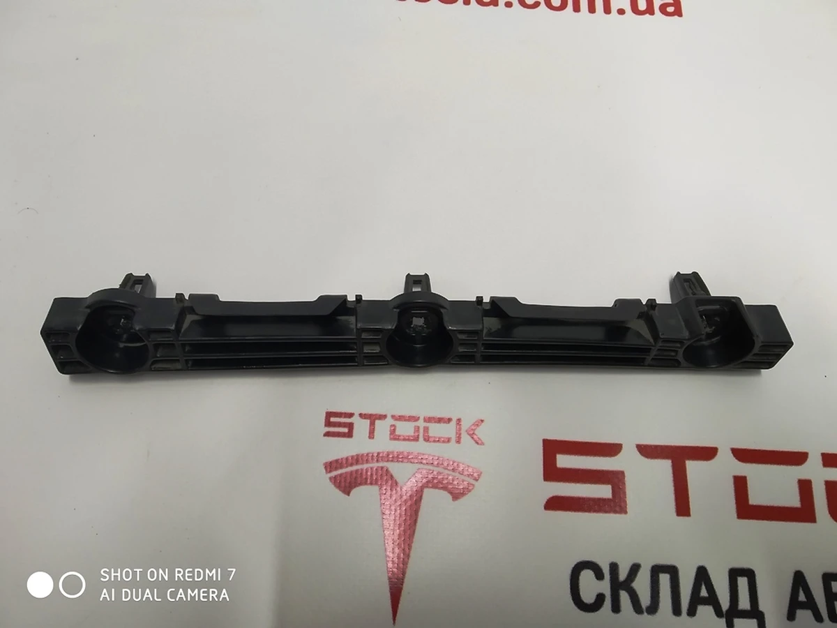 7 Направляющая накладки порога передняя правая Tesla Model S, Model S REST 1003693-00-C