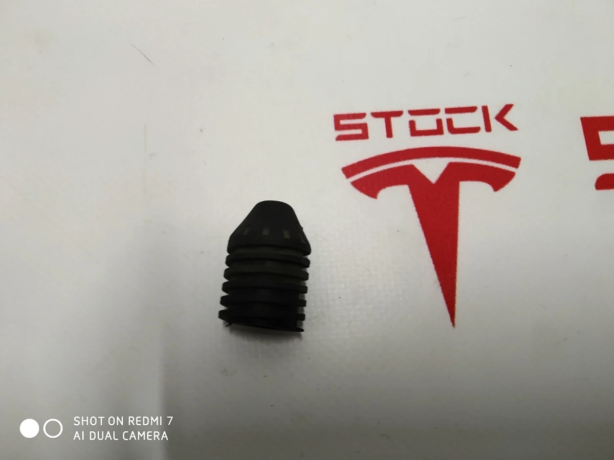 10 Демпфер упору кришки багажника нижній Tesla model S, model S REST 1004038-00-B