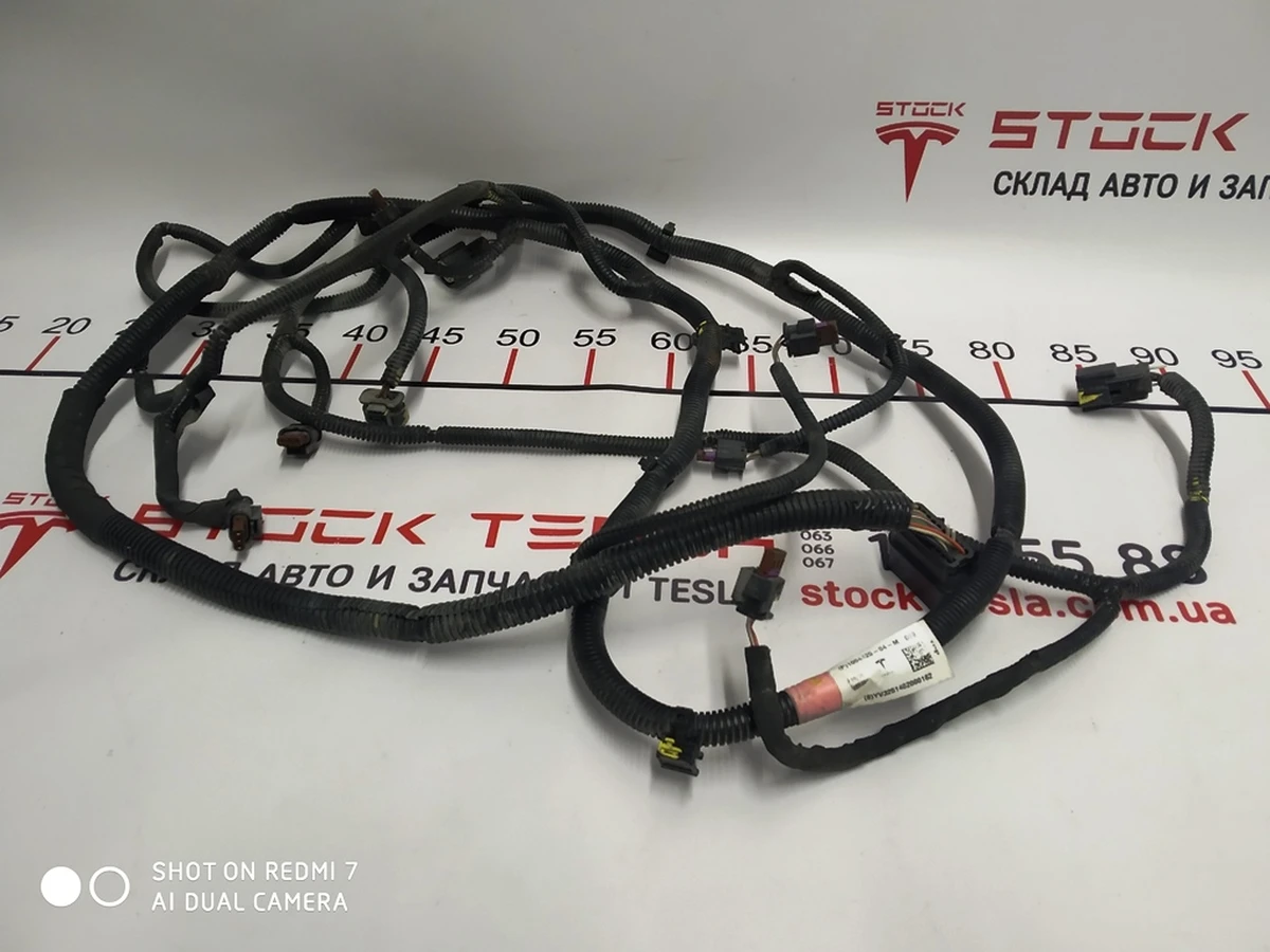 1 Электропроводка бампера переднего (6 дат. сис. 1АП 1 клема) Tesla model S 1004420-04-M