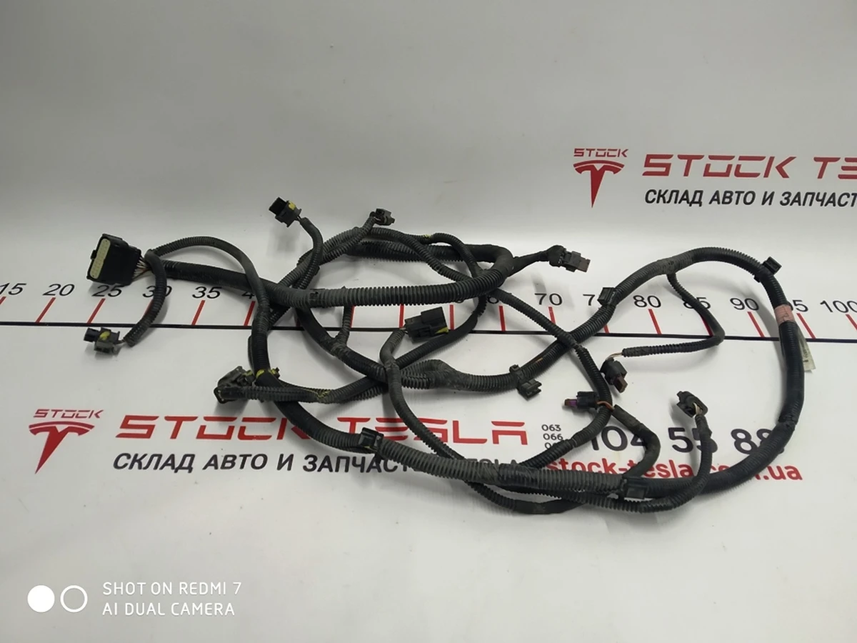 1 Электропроводка бампера переднего (6 дат. сис. 1АП 1 клема) Tesla model S 1004420-04-M