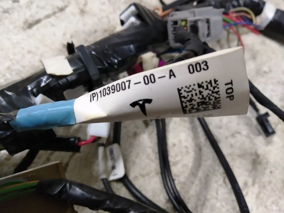 1 Электропроводка инструментальной панели (торпедо) AWD Tesla model S 1004422-92-N