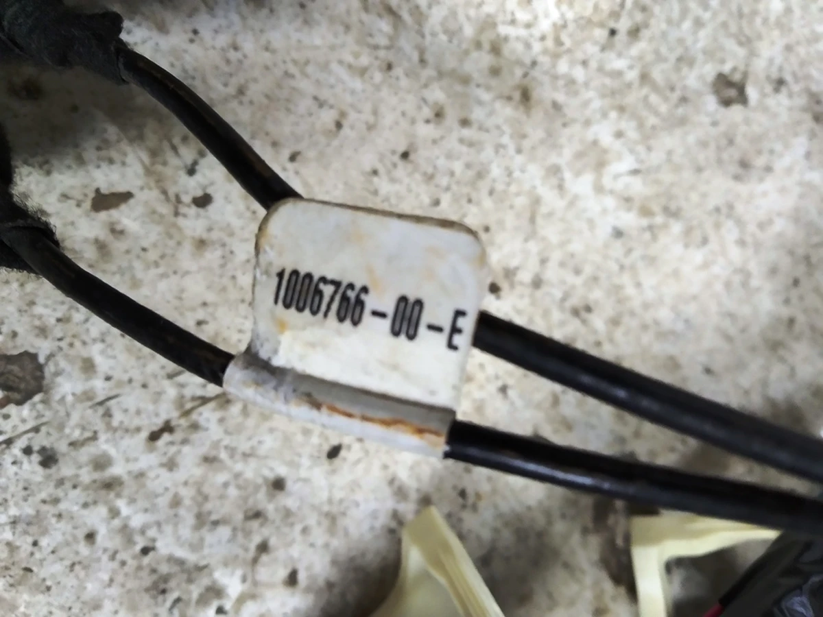 1 Электропроводка инструментальной панели (торпедо) AWD Tesla model S 1004422-92-N