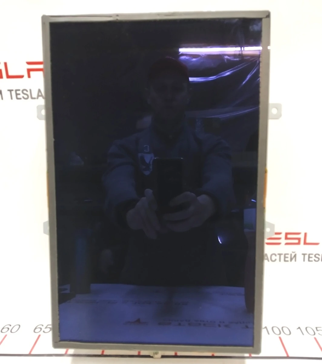 1 Главный блок управления (большой сенсорный экран MCU) с повреждением Tesla model X S REST 1098010-00-F