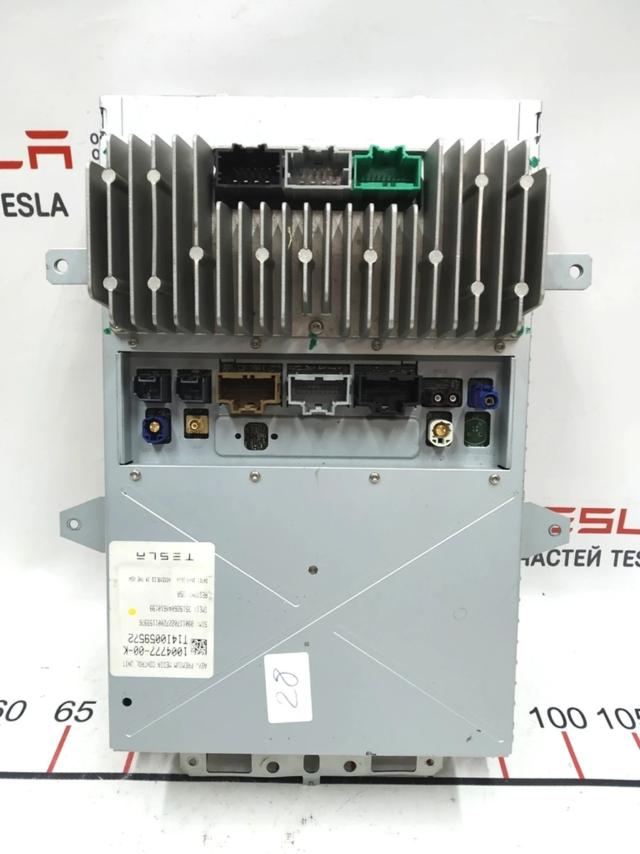 1 Головний блок керування (великий сенсорний екран MCU) із пошкодженням Tesla model X S REST 1098010-00-F