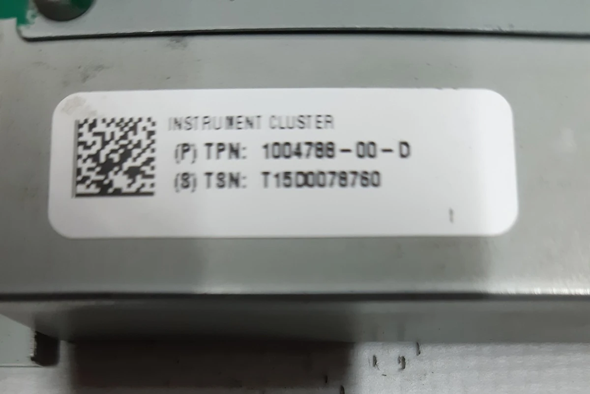 1 Щиток приборов вспомогательный монитор с повреждением Tesla model S, model S REST, model X 1004788-00-H