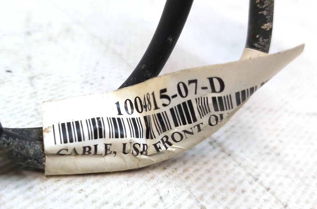 3 Проводка (USB) консоли (комплект 2 шнура) со следами окисления Tesla model S, model S REST 1004815-07-D