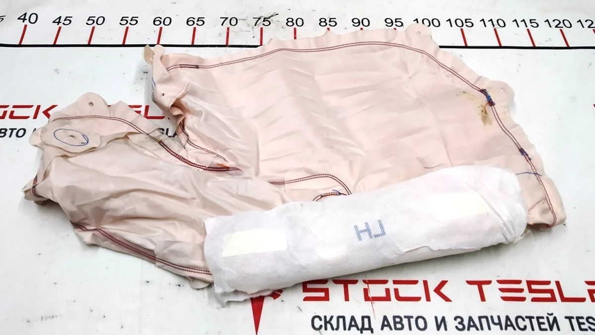 Driver Seat Airbag (under restoration) Tesla model S 1013112-03-B