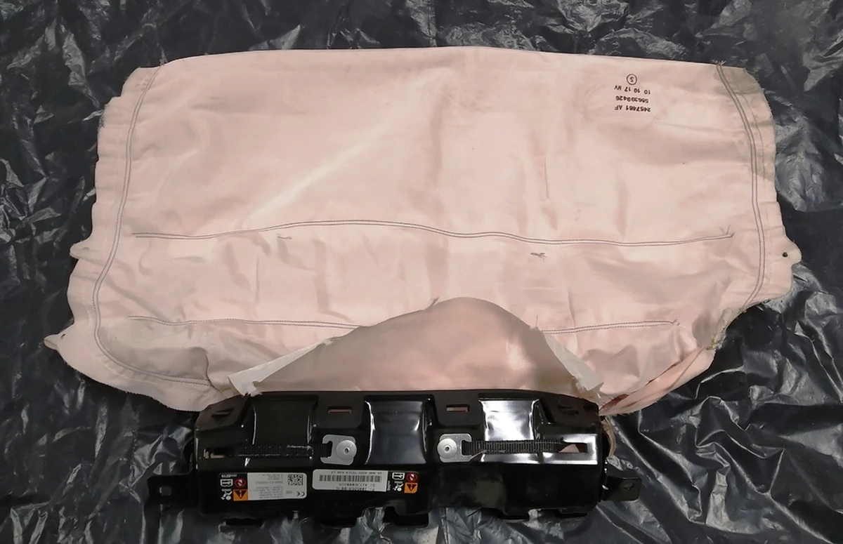 2 Подушка безопасности водителя колени (под восстановление) Tesla model X S REST 1005259-00-G