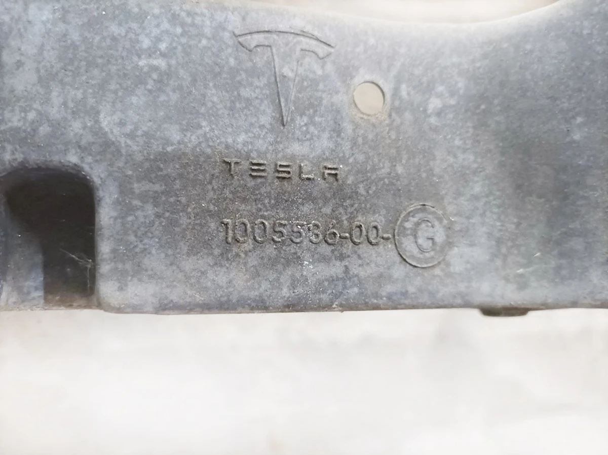 1 Панель радіаторів металева RWD під відновлення Tesla model S 1005536-00-J