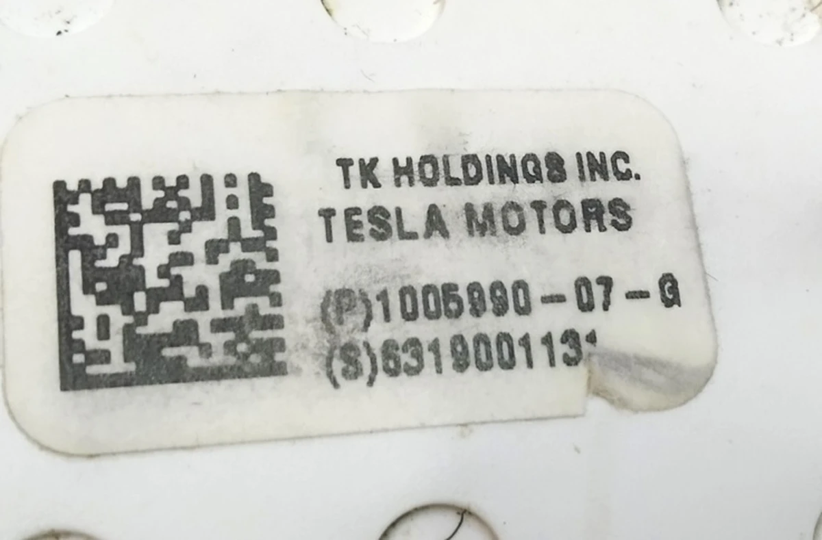 7 Замок ремня безопасности водительского сиденья WHITE (окисление) Tesla Model S, Model S REST, Model X 1005990-07-G