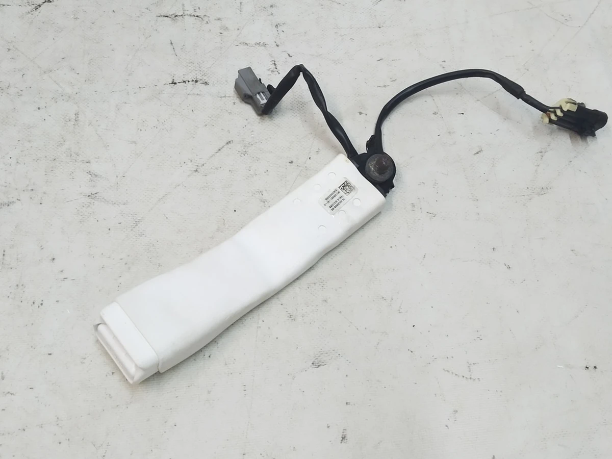 8 MSX- LHD 1st row buckle, whit, passenger-US (oxidation) Tesla Model S, Model S REST, Model X 1005991-07-H