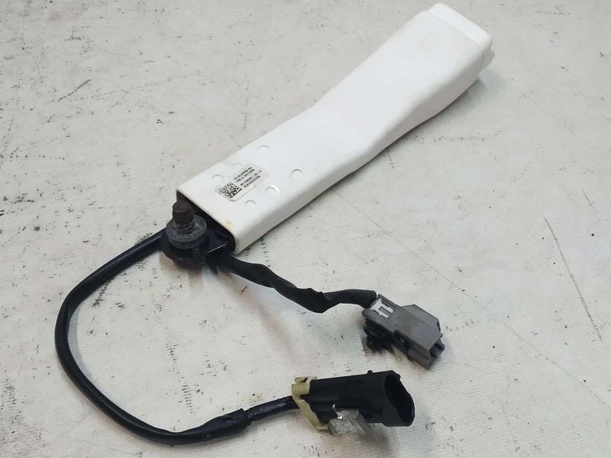 8 MSX- LHD 1st row buckle, whit, passenger-US (oxidation) Tesla Model S, Model S REST, Model X 1005991-07-H