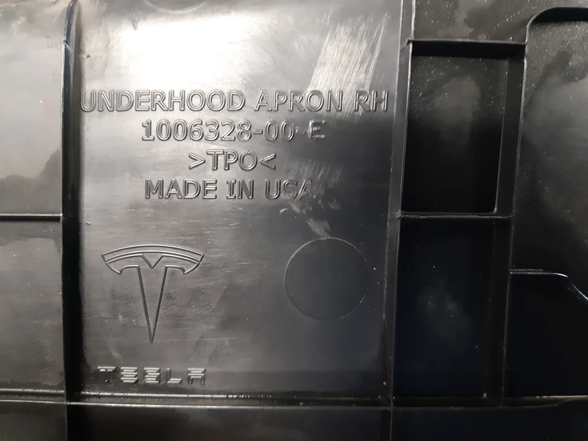 3 Подкапотный пластик бокса правый RWD Tesla model S 1019075-00-E