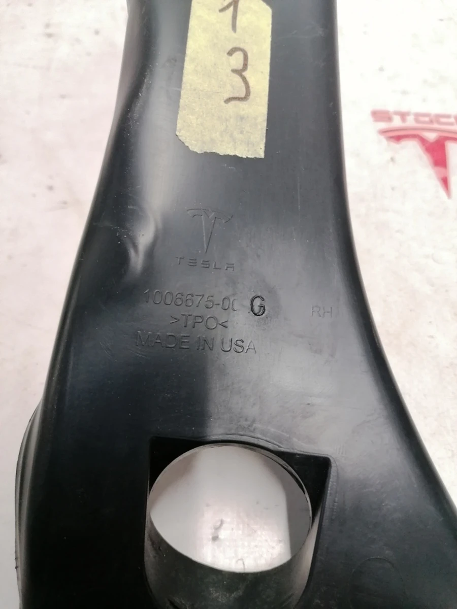 21 Накладка багажного проема наружная правая (с повреждениями) Tesla model S REST 1021438-00-D