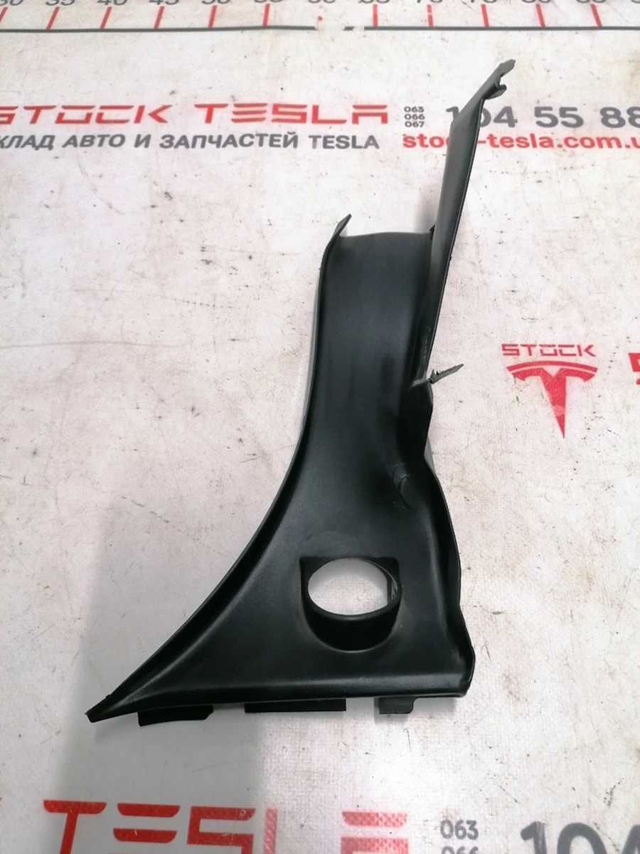 21 Накладка багажного проема наружная правая (с повреждениями) Tesla model S REST 1021438-00-D