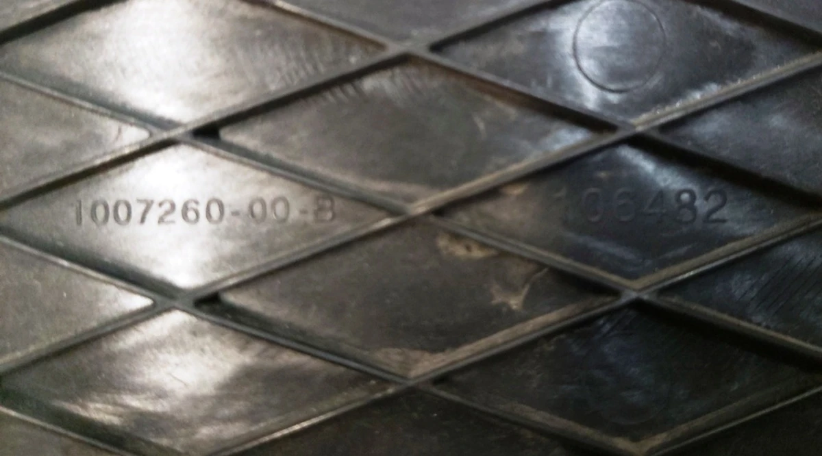 Лопасть люверса левого активного LH3 Tesla model S 1007268-00-F