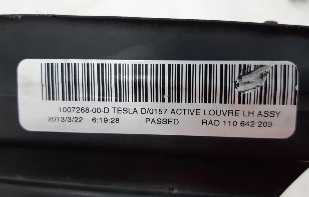 2 Корпус активного люверса лівий (без модуля і хром накладок) з пошкодженням Tesla model S 1007268-00-F
