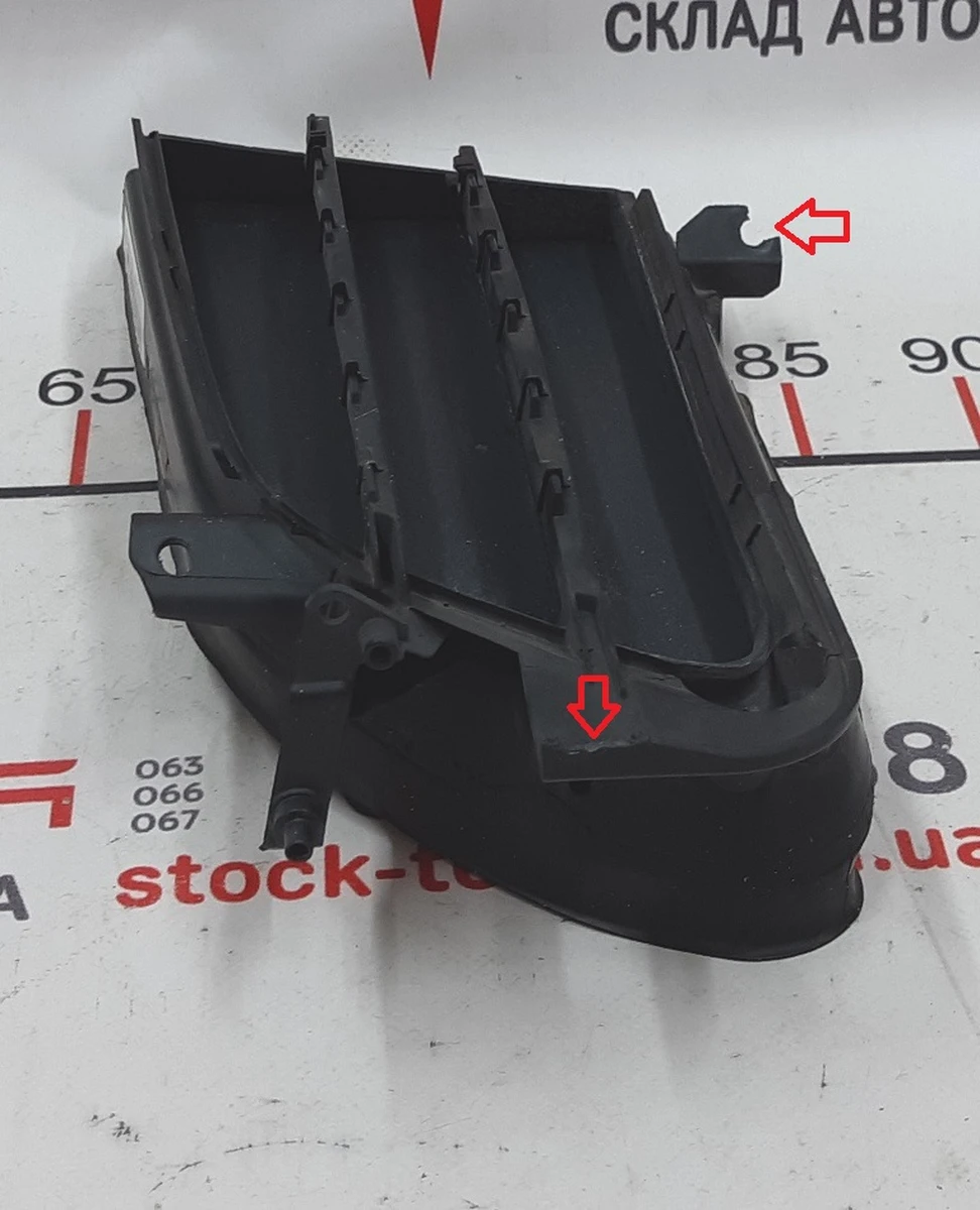 2 Корпус активного люверса лівий (без модуля і хром накладок) з пошкодженням Tesla model S 1007268-00-F