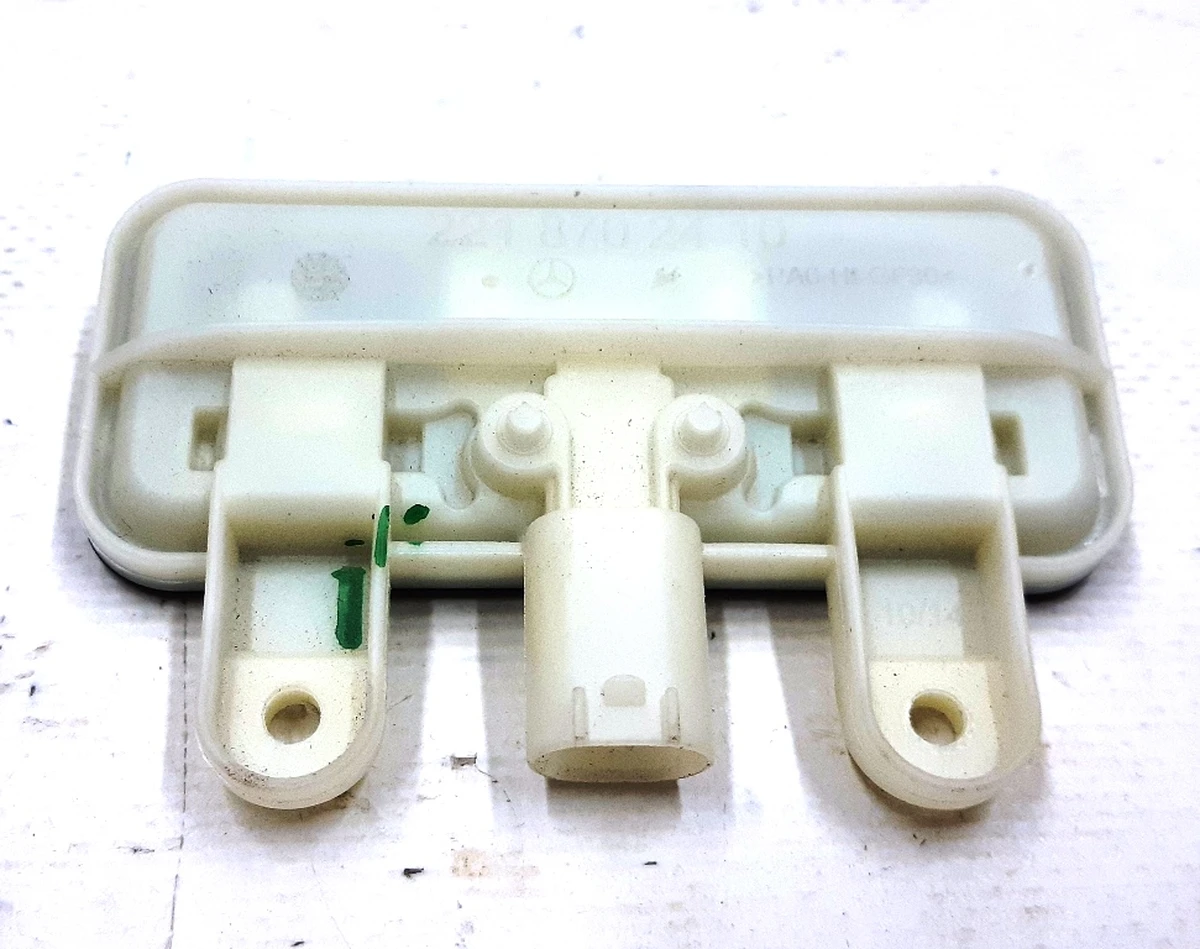 1 Кнопка открытия крышки багажника Tesla model S, model S REST 1007287-00-A