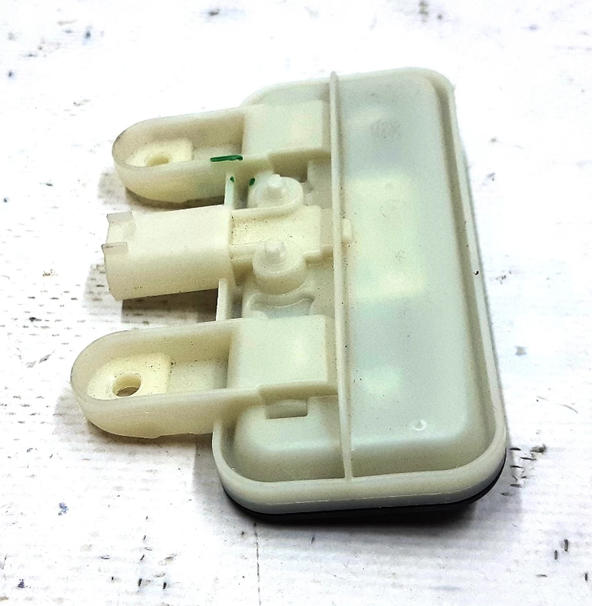 1 Кнопка открытия крышки багажника Tesla model S, model S REST 1007287-00-A