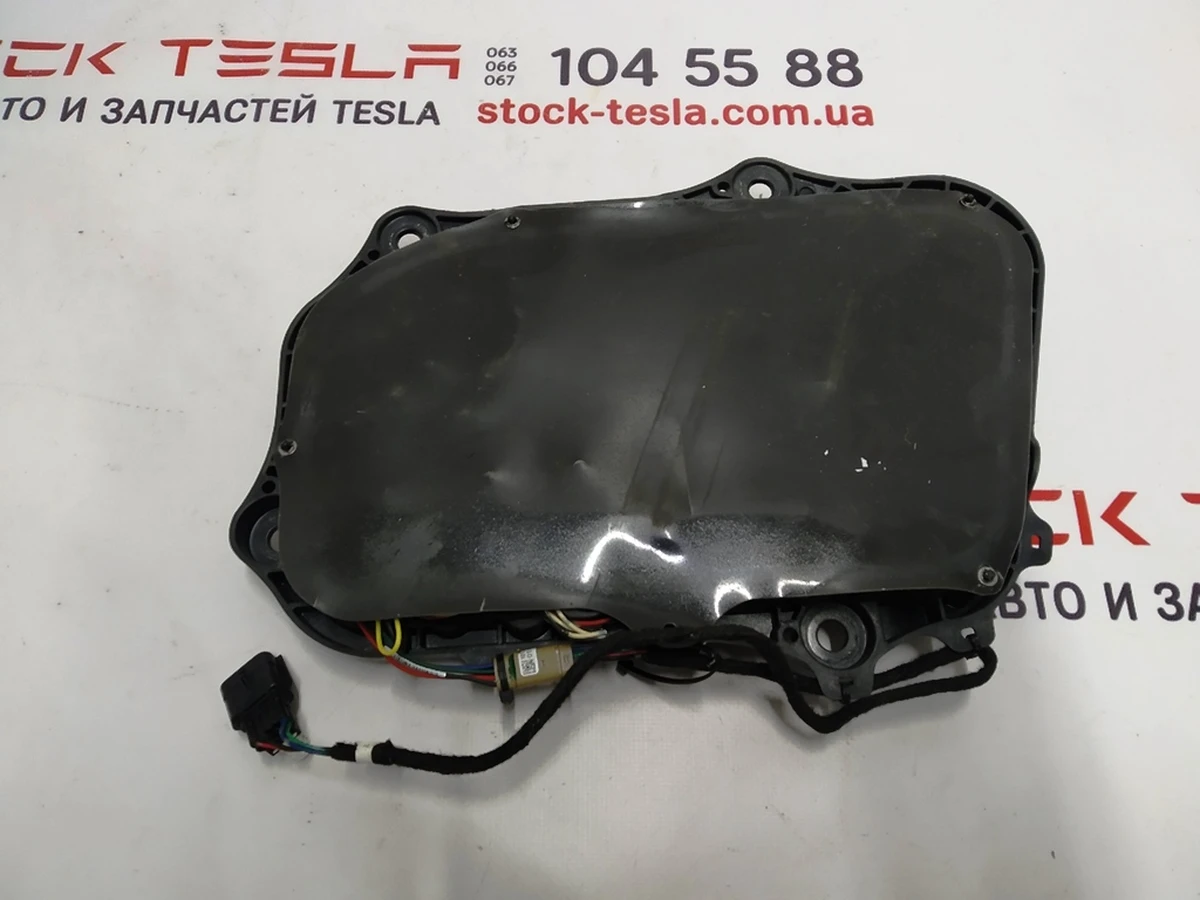 Механізм ручки зовнішньої передньої правої в зборі GEN 1 Tesla model S 1135725-S0-A