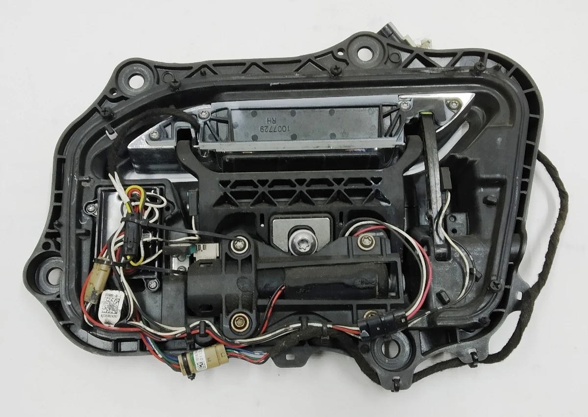 1 Механізм ручки зовнішньої передньої правої у зборі GEN 1 (без внутрішнього ущільнювача) Tesla model S 1135725-S0-A