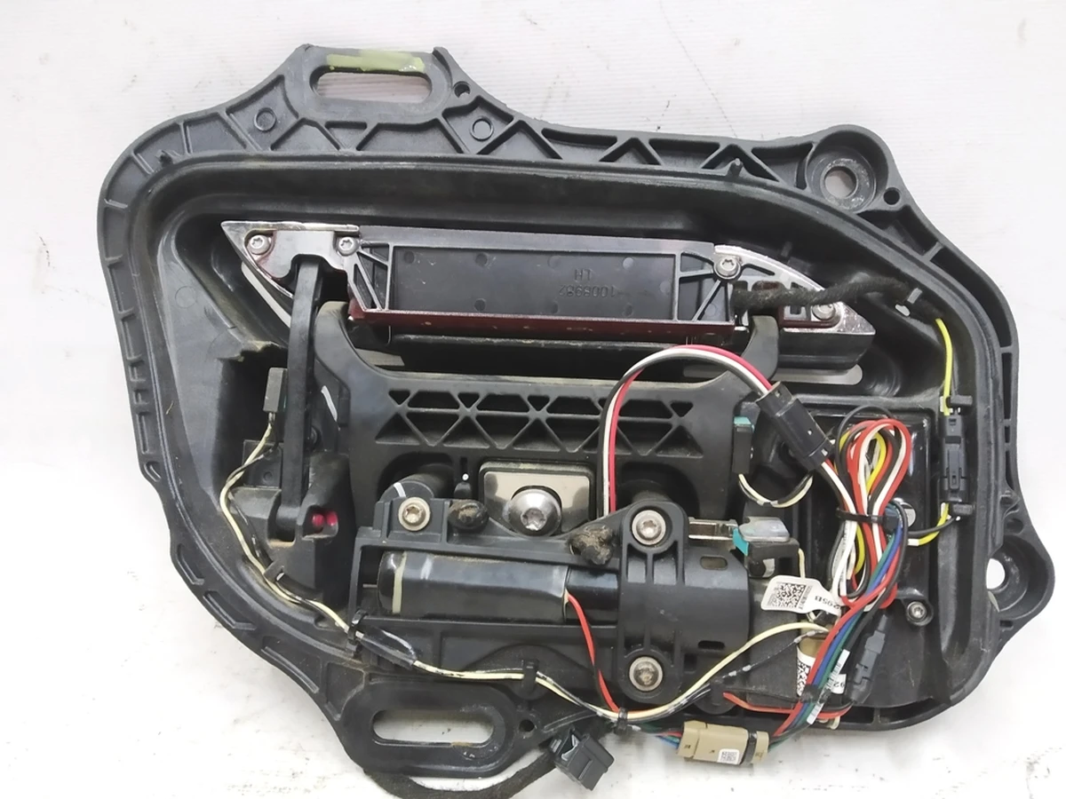 1 Механізм ручки зовнішньої задньої лівої у зборі GEN 1 (без внутрішнього ущільнювача) Tesla model S 1135722-S0-A